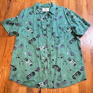Urban Pipeline 100% cotton green Walkman boombox retro shirt size XL